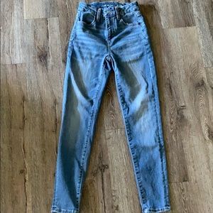 BARELY WORN American Eagle high waisted jean